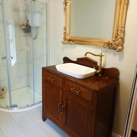 Σπίτι διακοπών Centrally Located 2 Bedroom Style House *