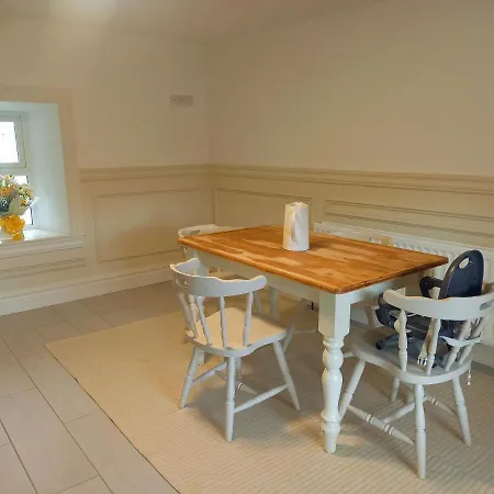 Centrally Located 2 Bedroom Style House Σπίτι διακοπών