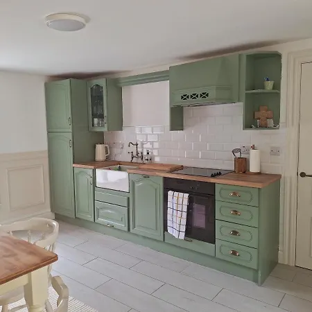 Centrally Located 2 Bedroom Style House Σπίτι διακοπών